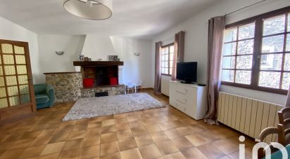 Maison de village 4 pièces de 111 m² à Saint-Paul-en-Forêt (83440)