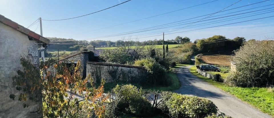 Maison 3 pièces de 55 m² à Saint-Gourson (16700)