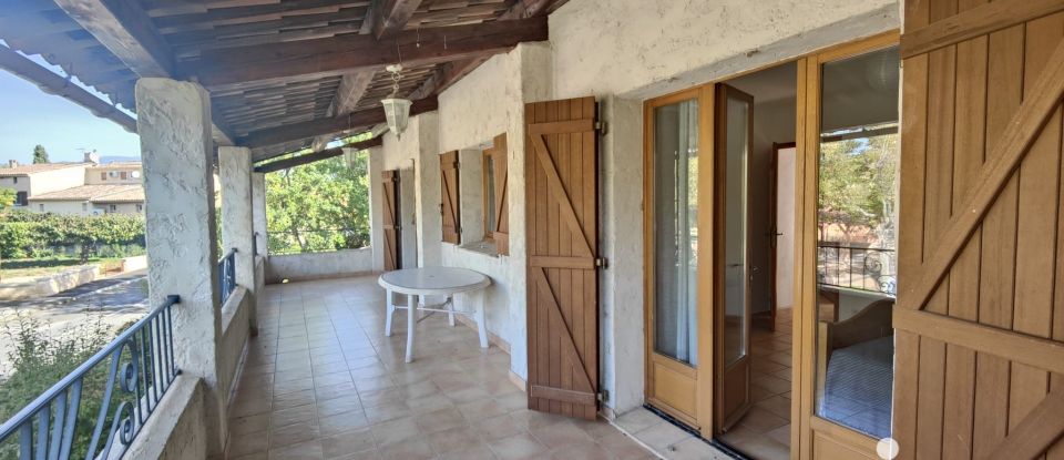 Maison 10 pièces de 188 m² à Les Salles-sur-Verdon (83630)