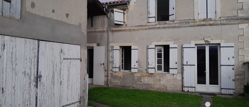 Maison traditionnelle 6 pièces de 157 m² à Les Églisottes-et-Chalaures (33230)