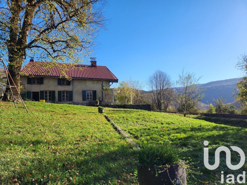 Traditional house 7 rooms of 267 m² in Hauts de Bienne (39400)