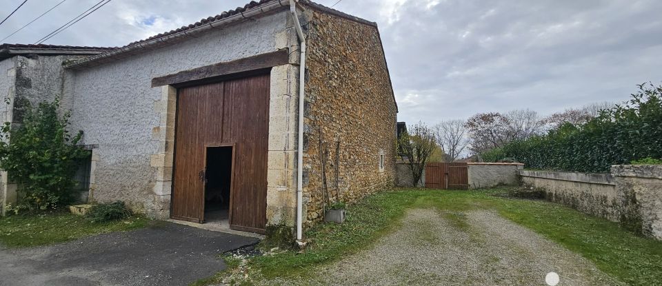 Maison 4 pièces de 76 m² à Rivières (16110)