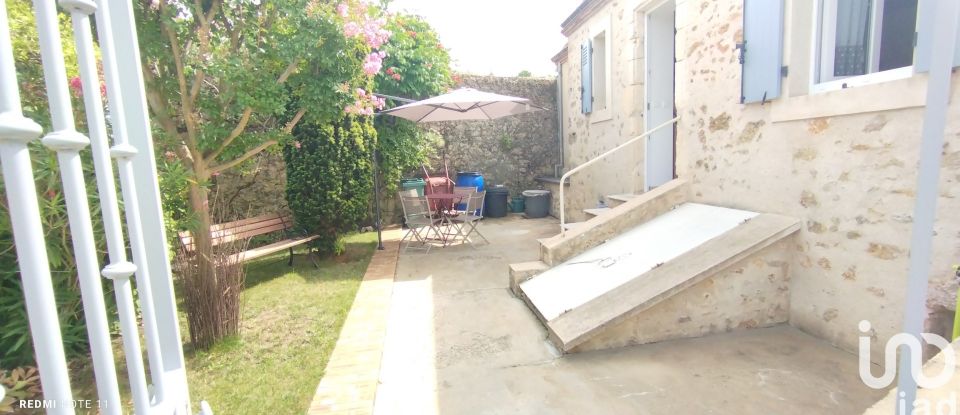 Maison de campagne 2 pièces de 40 m² à Sceaux-sur-Huisne (72160)