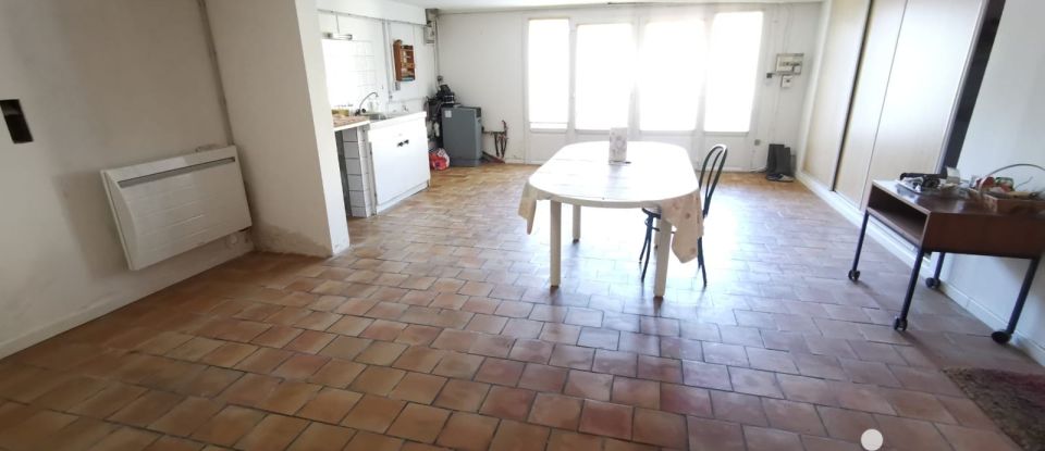 House 6 rooms of 203 m² in Croutelle (86240)