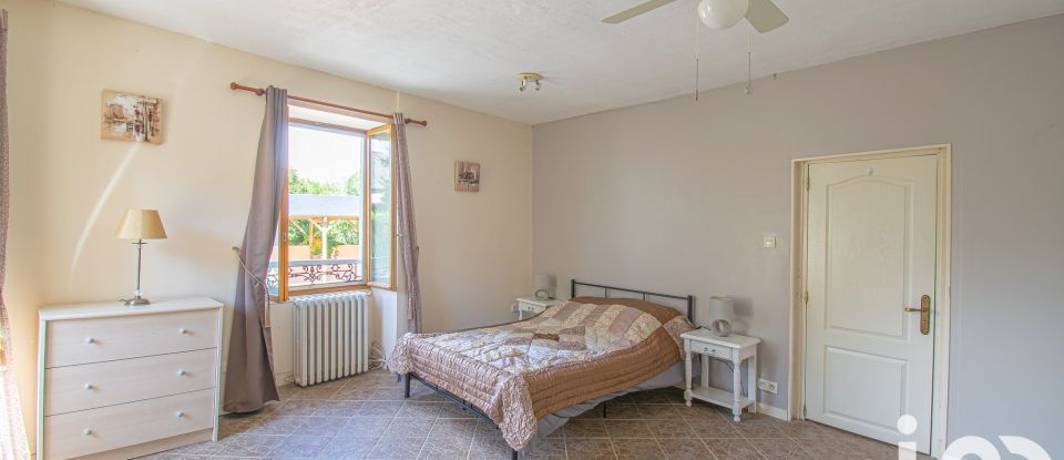 Maison 8 pièces de 191 m² à Villac (24120)