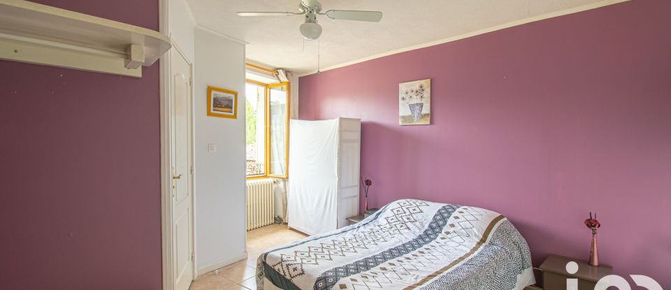 Maison 8 pièces de 191 m² à Villac (24120)