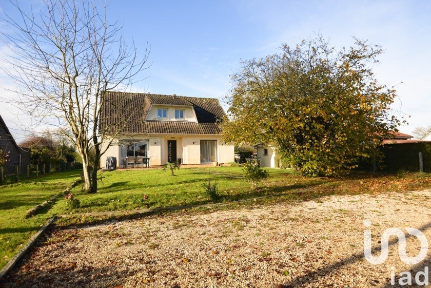 Maison traditionnelle 5 pièces de 130 m² à Fresne-le-Plan (76520)