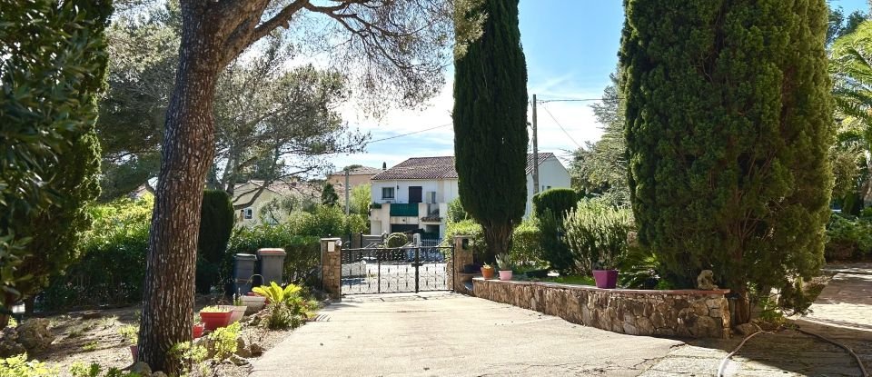 Maison traditionnelle 6 pièces de 158 m² à Fréjus (83370)