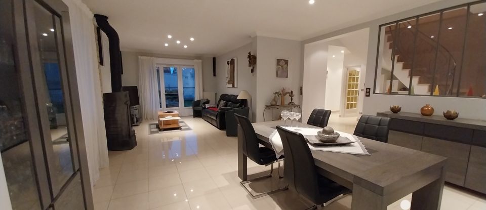 House 7 rooms of 166 m² in Vaires-sur-Marne (77360)