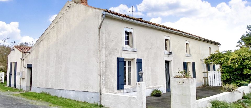 Maison traditionnelle 7 pièces de 166 m² à Foussais-Payré (85240)