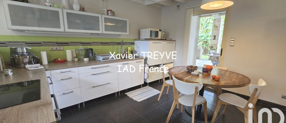 Longere 10 rooms of 310 m² in Coulon (79510)