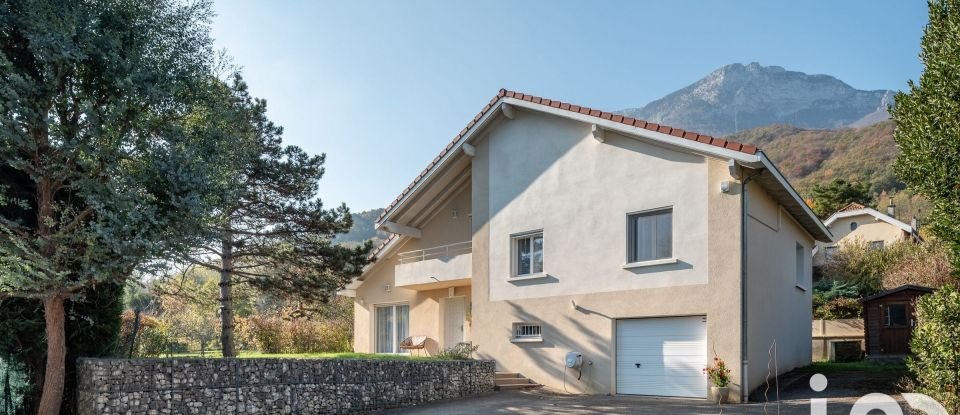 Maison 6 pièces de 180 m² à Seyssins (38180)