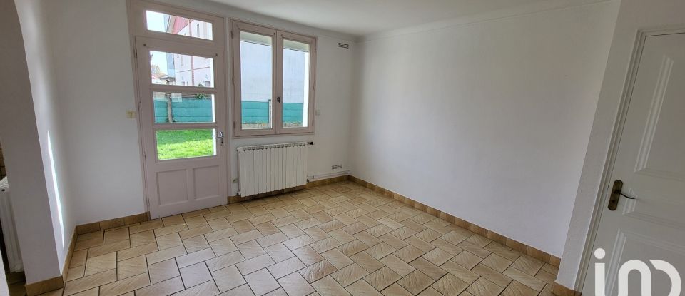 Pavilion 5 rooms of 94 m² in SAINT-MACAIRE-EN-MAUGES (49450)