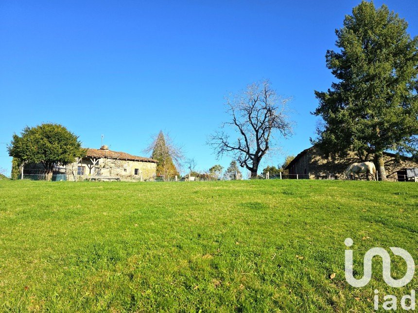 Maison de campagne 4 pièces de 80 m² à Gorses (46210)