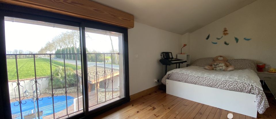 Maison 9 pièces de 238 m² à Castelsarrasin (82100)