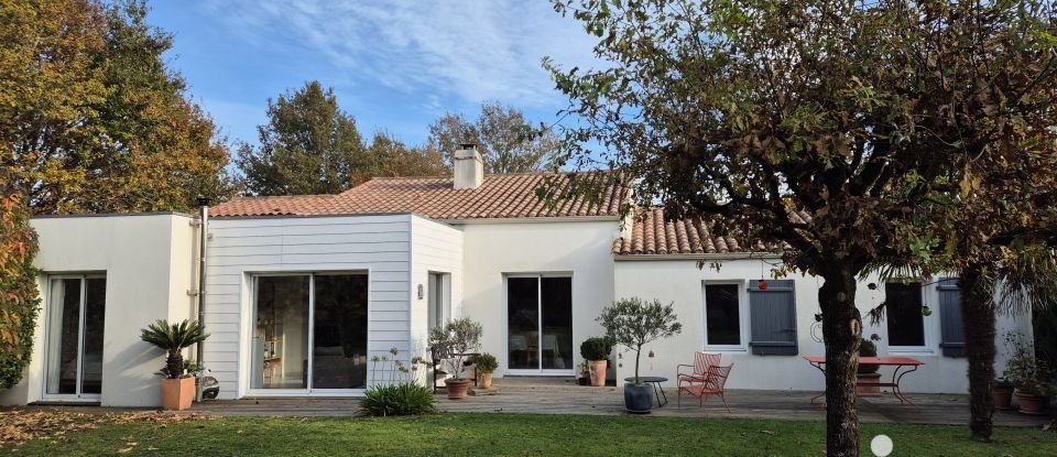 Maison traditionnelle 7 pièces de 173 m² à Vertou (44120)