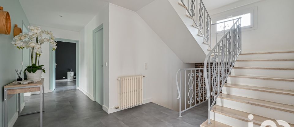 Maison 7 pièces de 187 m² à Verrières-le-Buisson (91370)