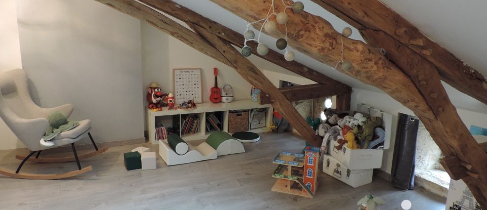 Maison 5 pièces de 130 m² à Vaylats (46230)