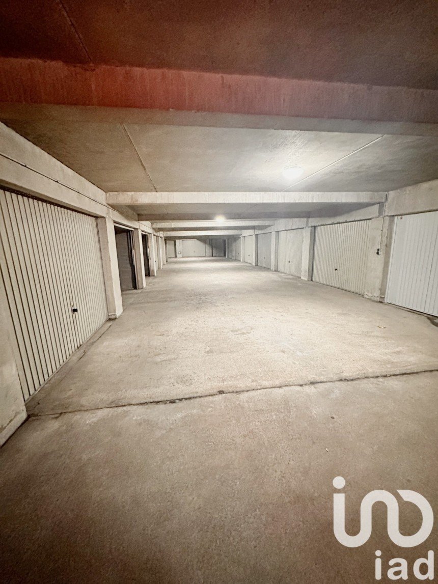 Parking/garage/box de 19 m² à Cholet (49300)