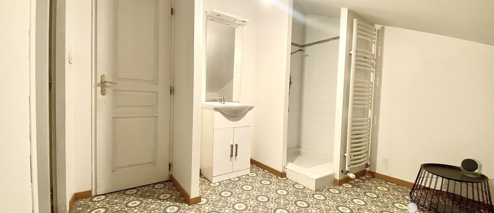 Appartement 10 pièces de 131 m² à Montélimar (26200)