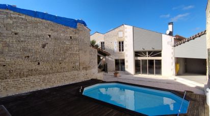 Maison de village 5 pièces de 159 m² à Dampierre-sur-Boutonne (17470)