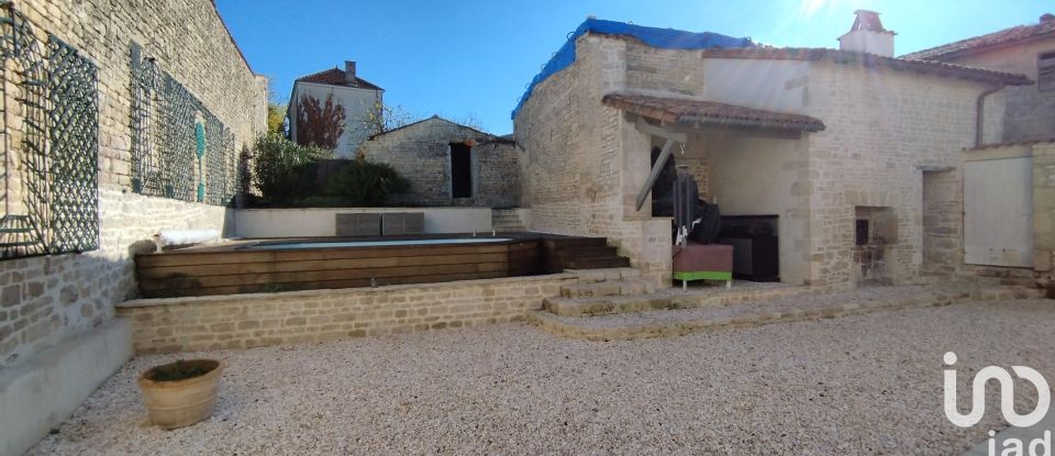 Village house 5 rooms of 159 m² in Dampierre-sur-Boutonne (17470)