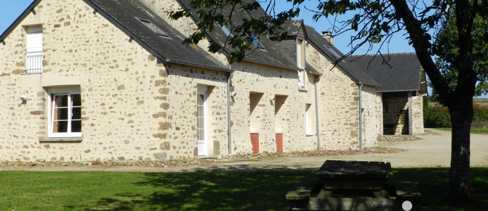 Longère 11 pièces de 257 m² à Mayenne (53100)