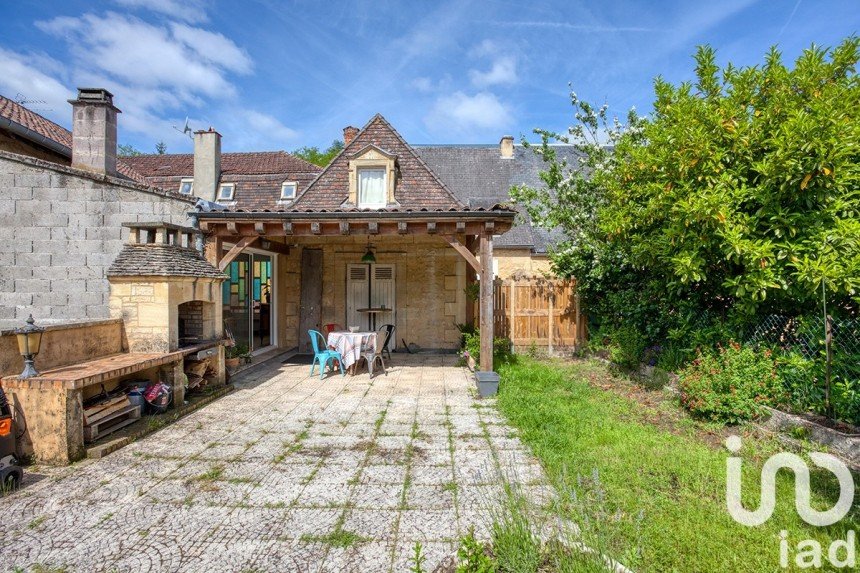 Building in Sarlat-la-Canéda (24200) of 354 m²