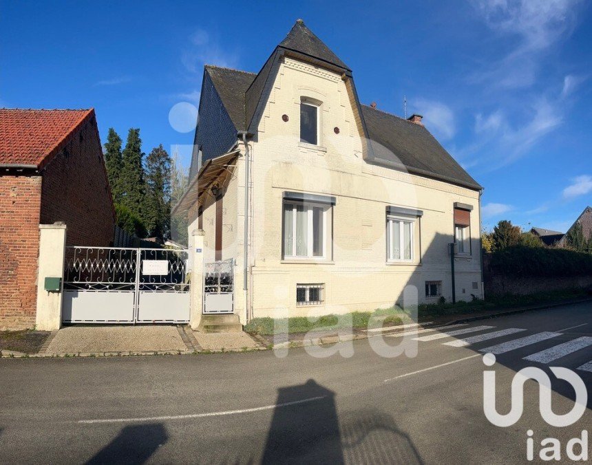 Maison 9 pièces de 176 m² à Étricourt-Manancourt (80360)