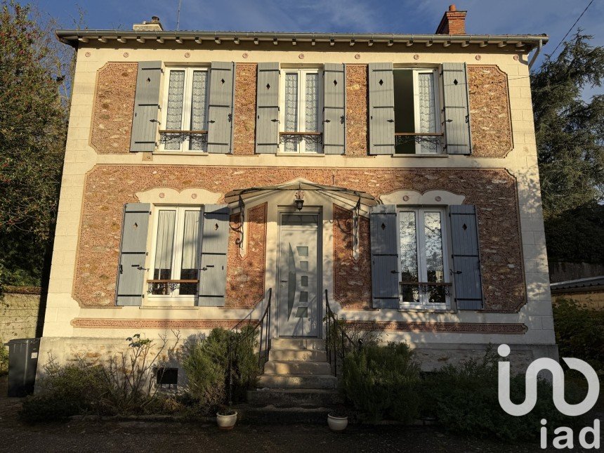 Traditional house 5 rooms of 160 m² in Vaux-le-Pénil (77000)