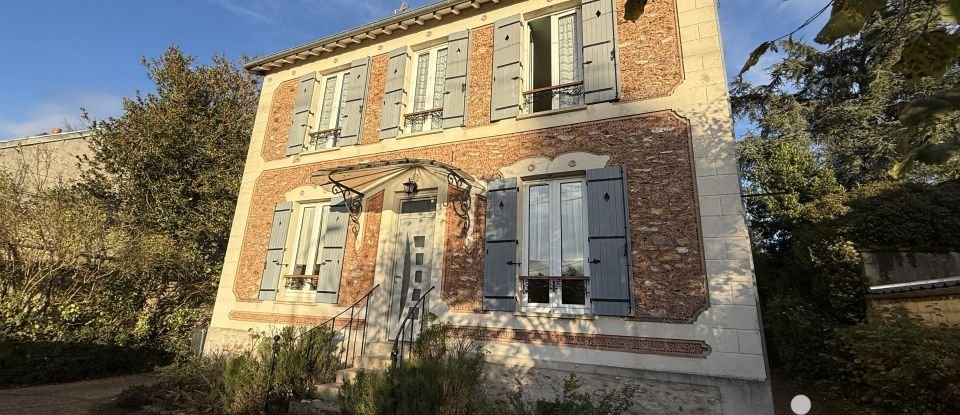 Traditional house 5 rooms of 160 m² in Vaux-le-Pénil (77000)