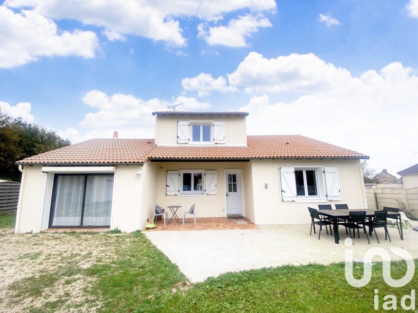 Maison 6 pièces de 145 m² à SAINT MARTIN LA PALLU (86380)