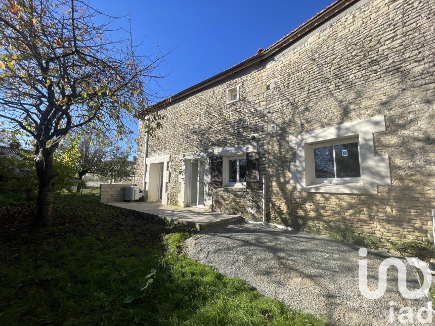 House 5 rooms of 154 m² in Aumagne (17770)