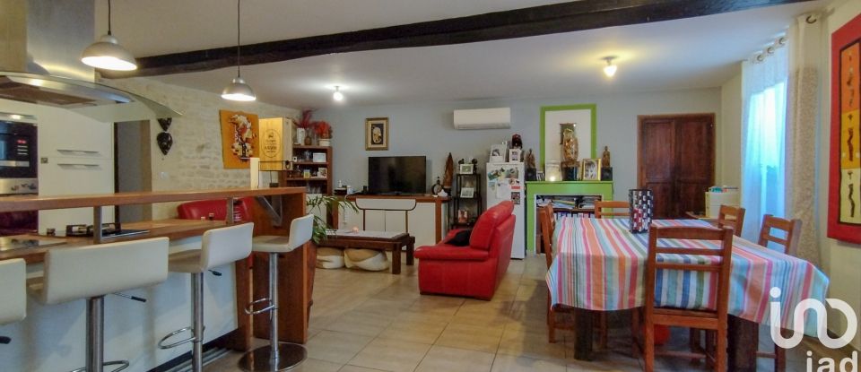 Town house 7 rooms of 140 m² in Saint-Jean-d'Angély (17400)