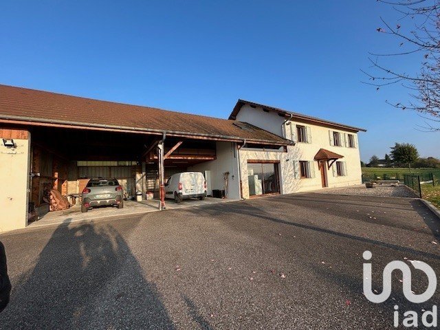 Traditional house 6 rooms of 216 m² in LES AVENIÈRES (38630)