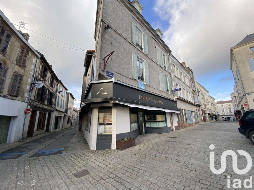 Building in Parthenay (79200) of 287 m²