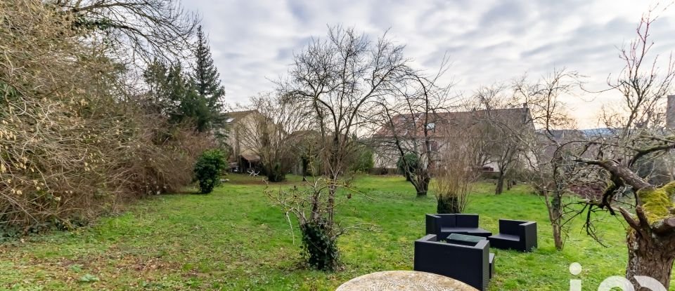 Maison 8 pièces de 250 m² à Vaux-sur-Seine (78740)