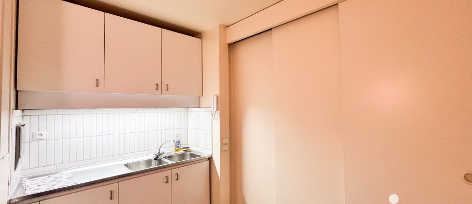 Appartement 2 pièces de 52 m² à Paris (75017)