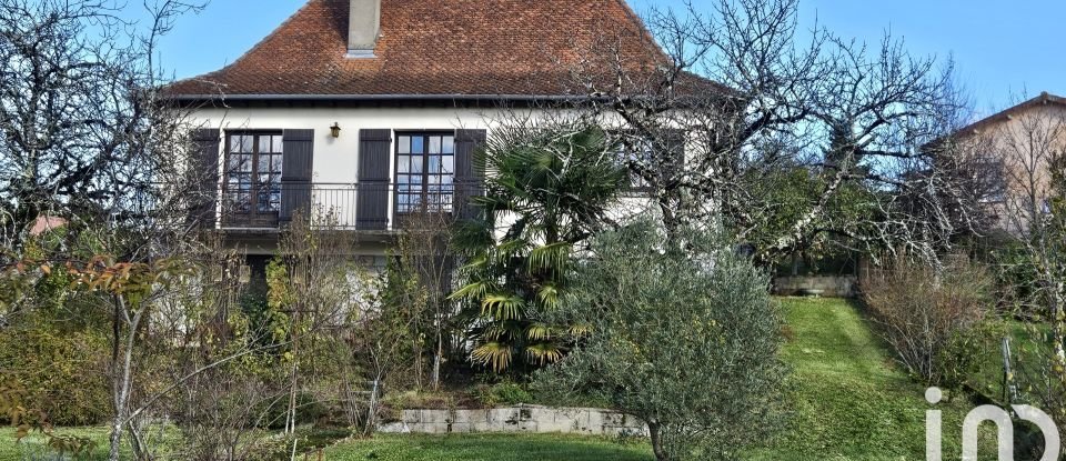 Traditional house 5 rooms of 123 m² in Maurs (15600)