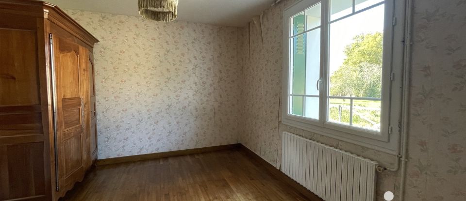 Traditional house 7 rooms of 132 m² in Brux (86510)