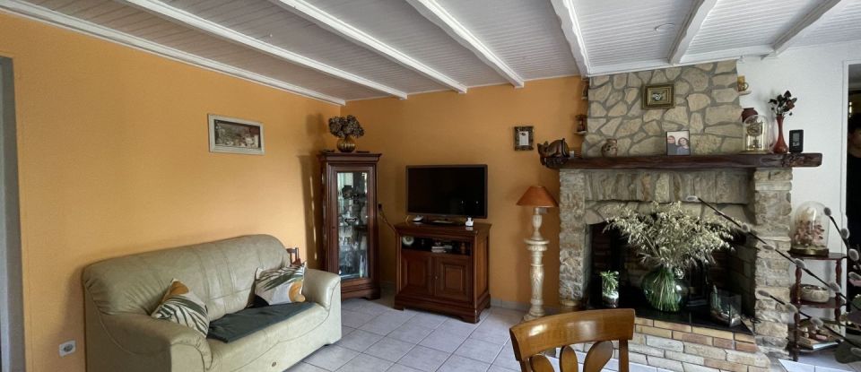 House 4 rooms of 95 m² in Clussais-la-Pommeraie (79190)