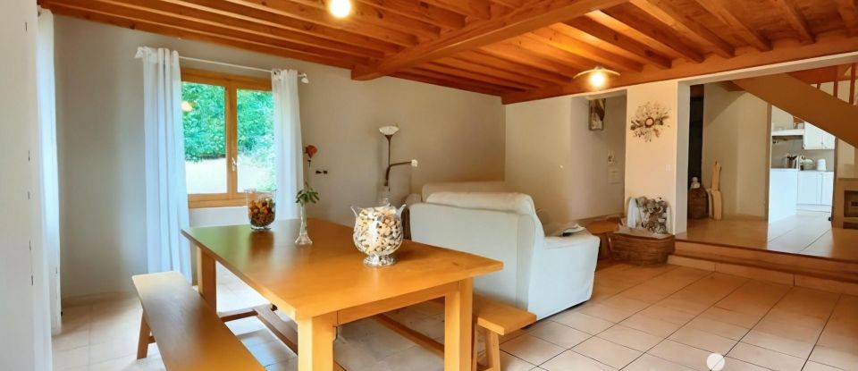 Traditional house 5 rooms of 126 m² in Brussieu (69690)