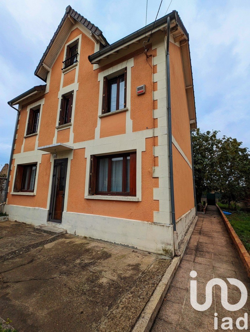 Traditional house 6 rooms of 110 m² in Villeneuve-le-Roi (94290)