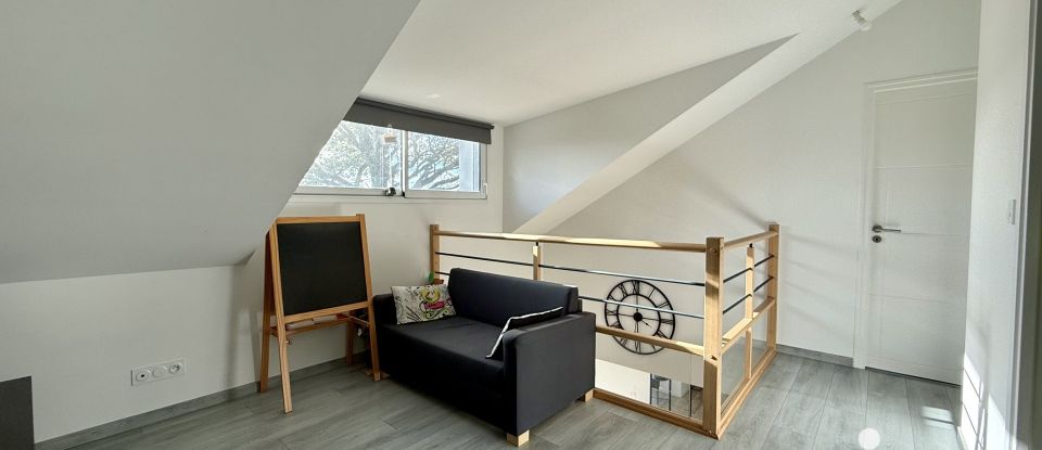 Maison d’architecte 7 pièces de 149 m² à Saint-Étienne-de-Montluc (44360)