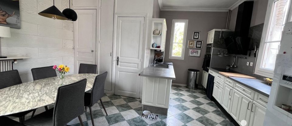 House 8 rooms of 275 m² in Colombes (92700)