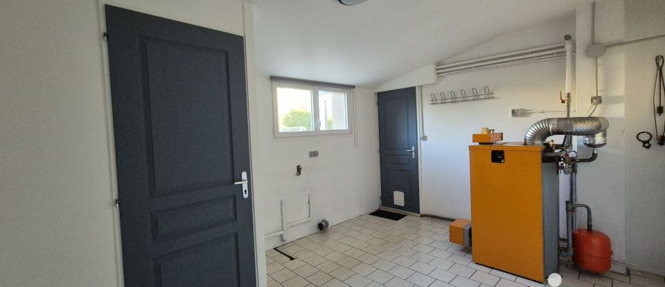 Town house 3 rooms of 82 m² in Thouars (79100)