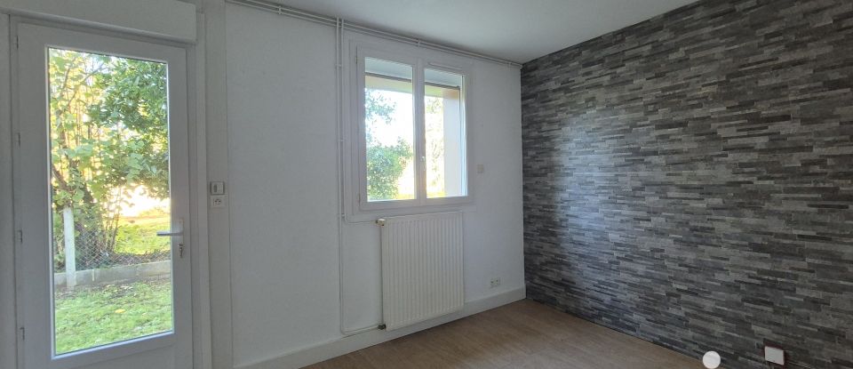 Town house 3 rooms of 82 m² in Thouars (79100)