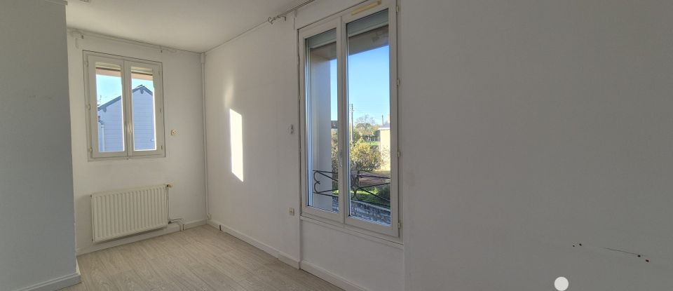 Town house 3 rooms of 82 m² in Thouars (79100)