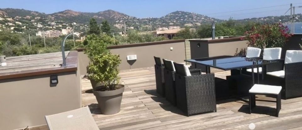 Apartment 3 rooms of 77 m² in Saint-Raphaël (83530)