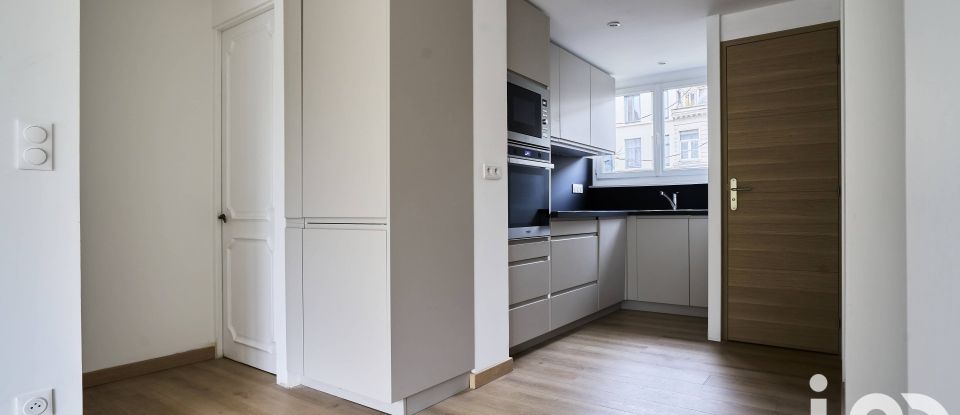 Appartement 3 pièces de 49 m² à Lille (59800)